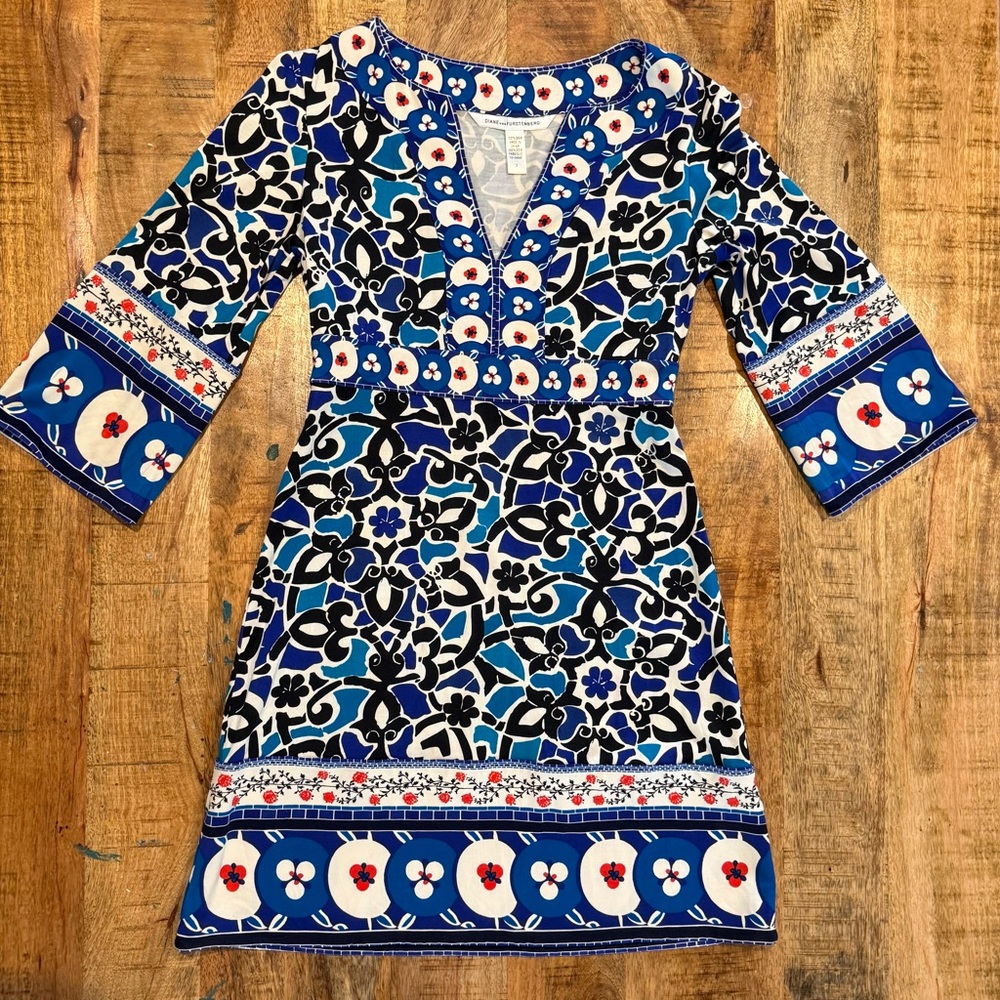 Diane von Furstenberg V Neck Floral Bell Sleeve Silk Dress Size 2